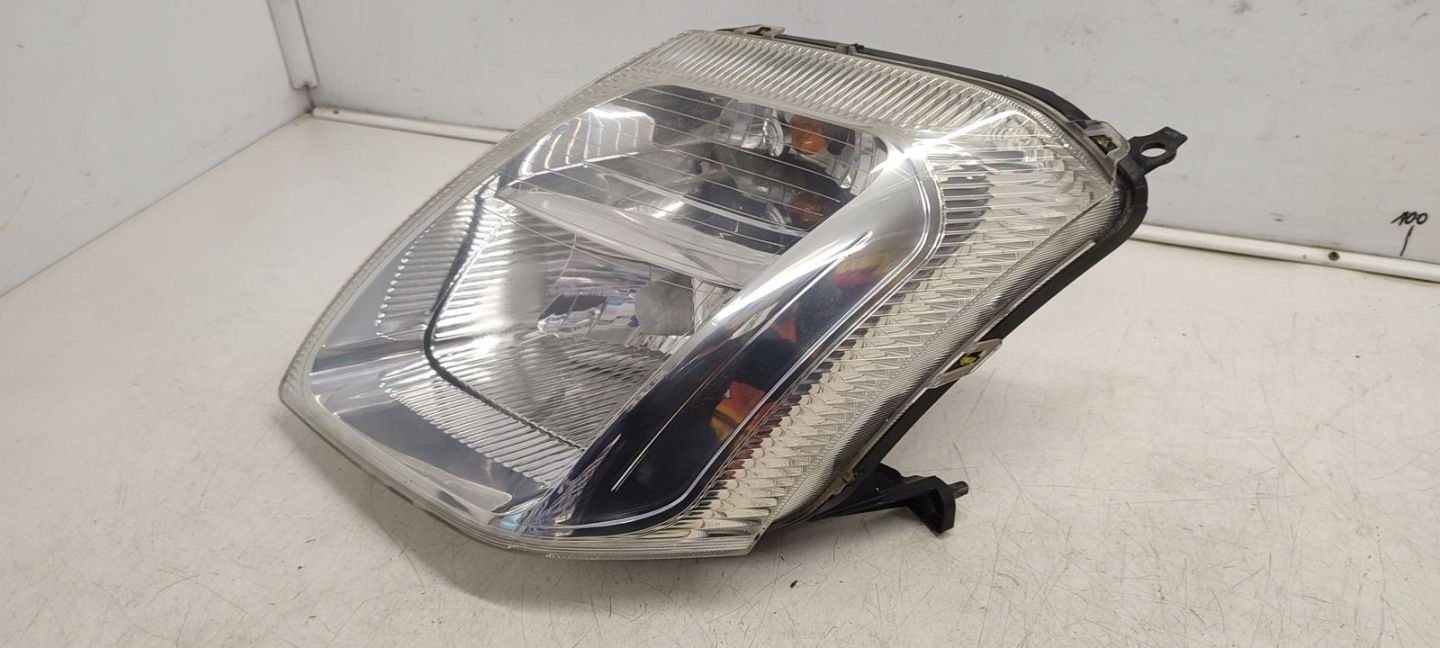 light front front left Citroen C2