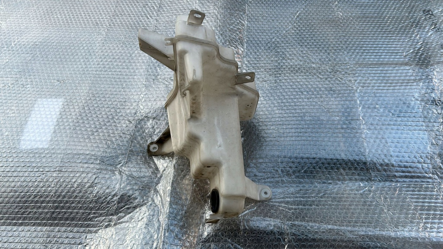 washer fluid tank TOYOTA RAV4 IV 12-18