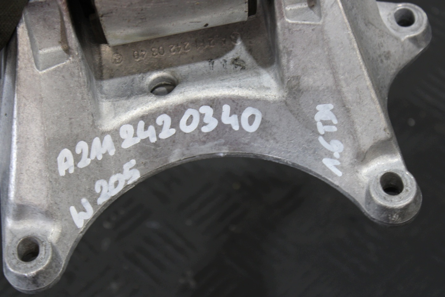 holder engine mount A2112420340 MERCEDES C-KLASA W205