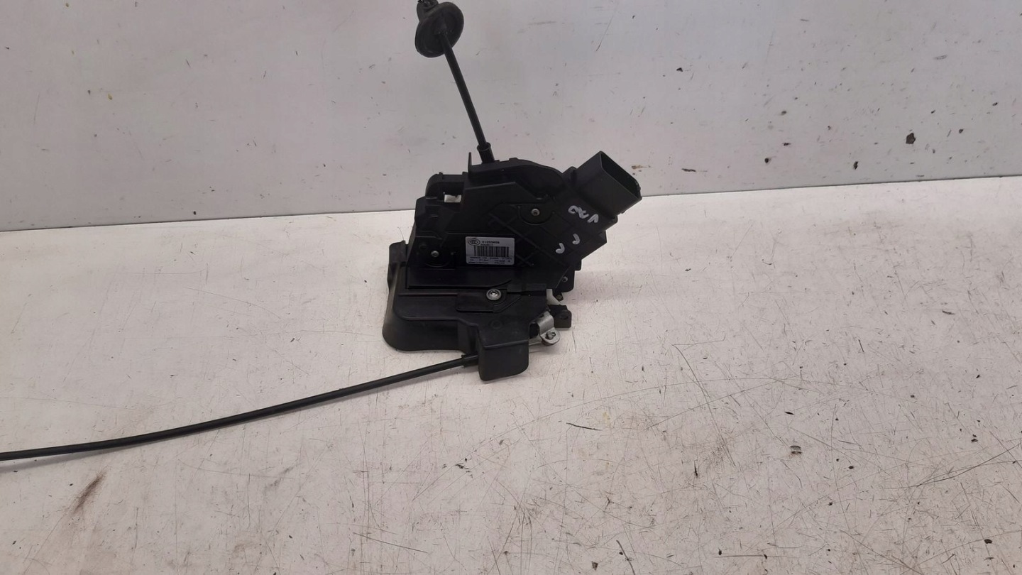 lock handle front front right Volvo V70 III kombi LIFT 2,0D