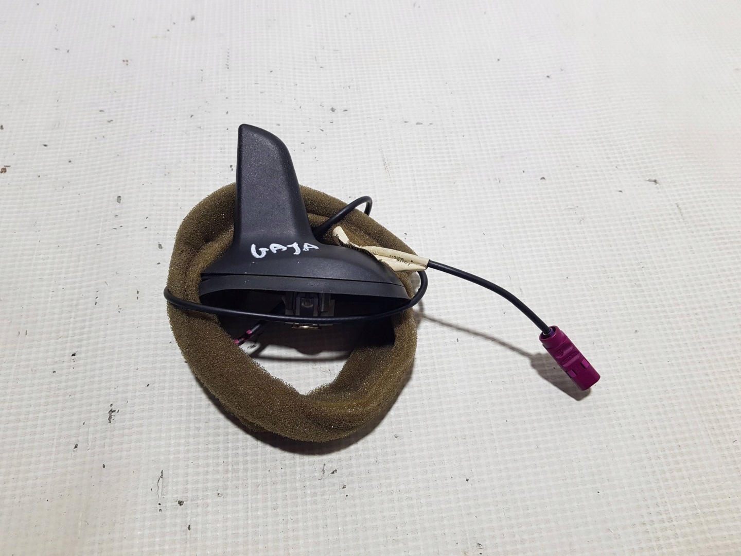 ANTENA dach GPS MERCEDES W204 2049050036