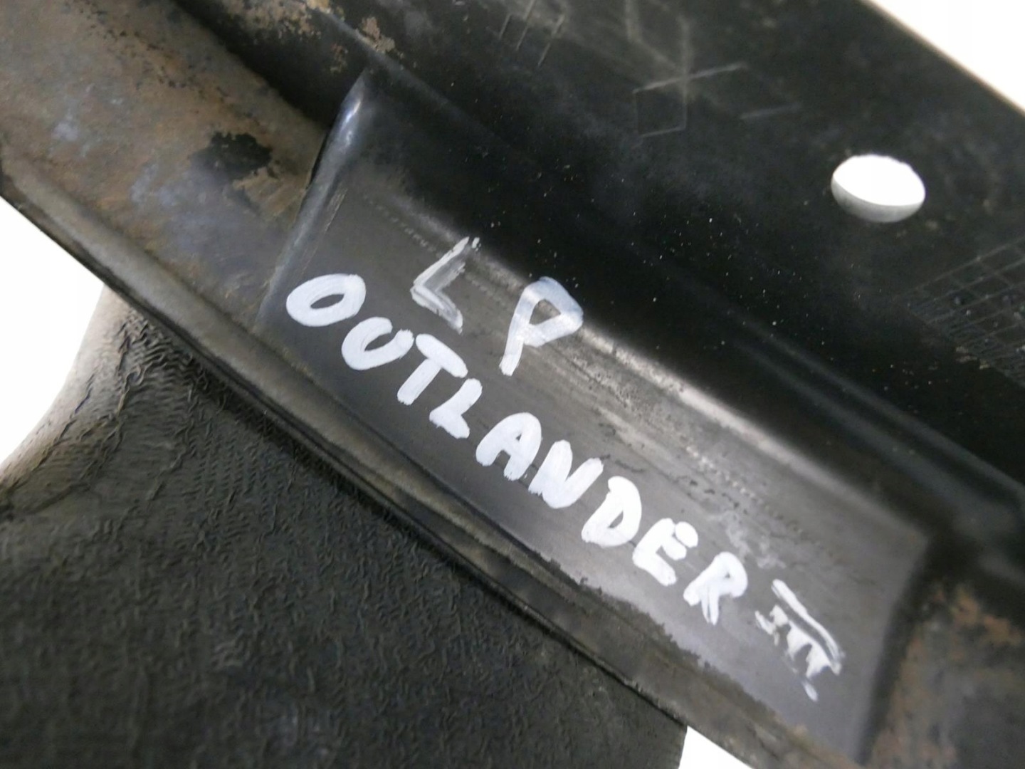 MITSUBISHI OUTLANDER III mudguard flap front left MZ314664
