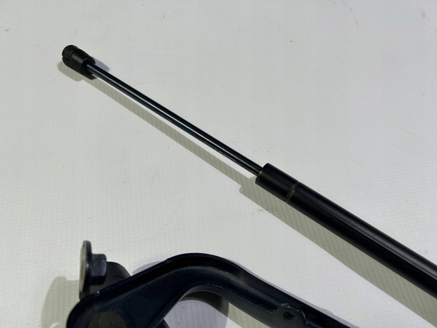 hinge bonnets left damper pokrywy of the engine original Dodge RAM 1500 2009
