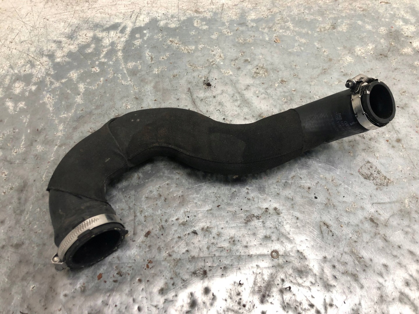 trouba hadice intercoolera AUDI A4 B8 8K0145738M