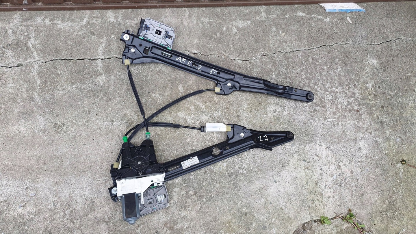 Audi A5 8T 8K0 Podnisnik windows left rear part