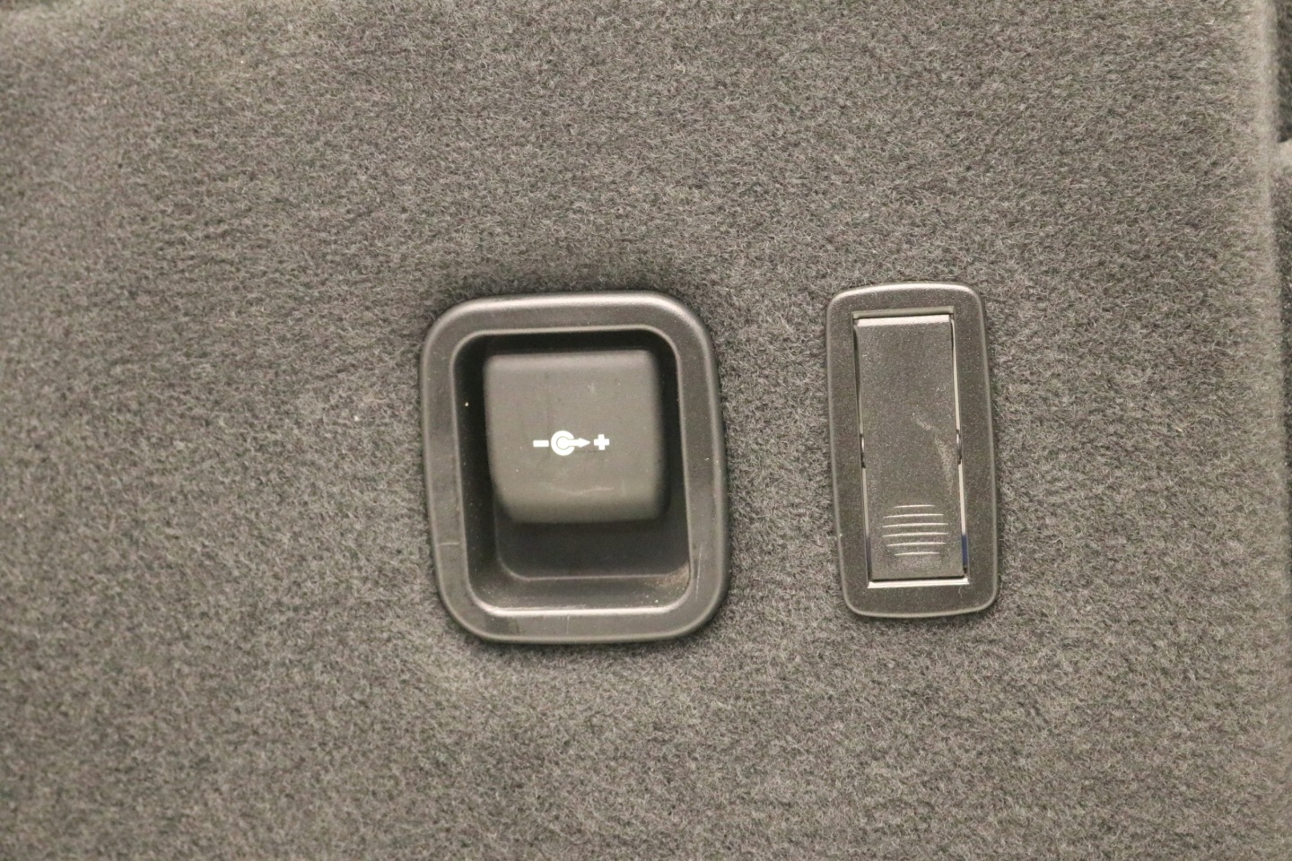 BMW G01 X3 F97 passenger compartment boot right rear part 7452460