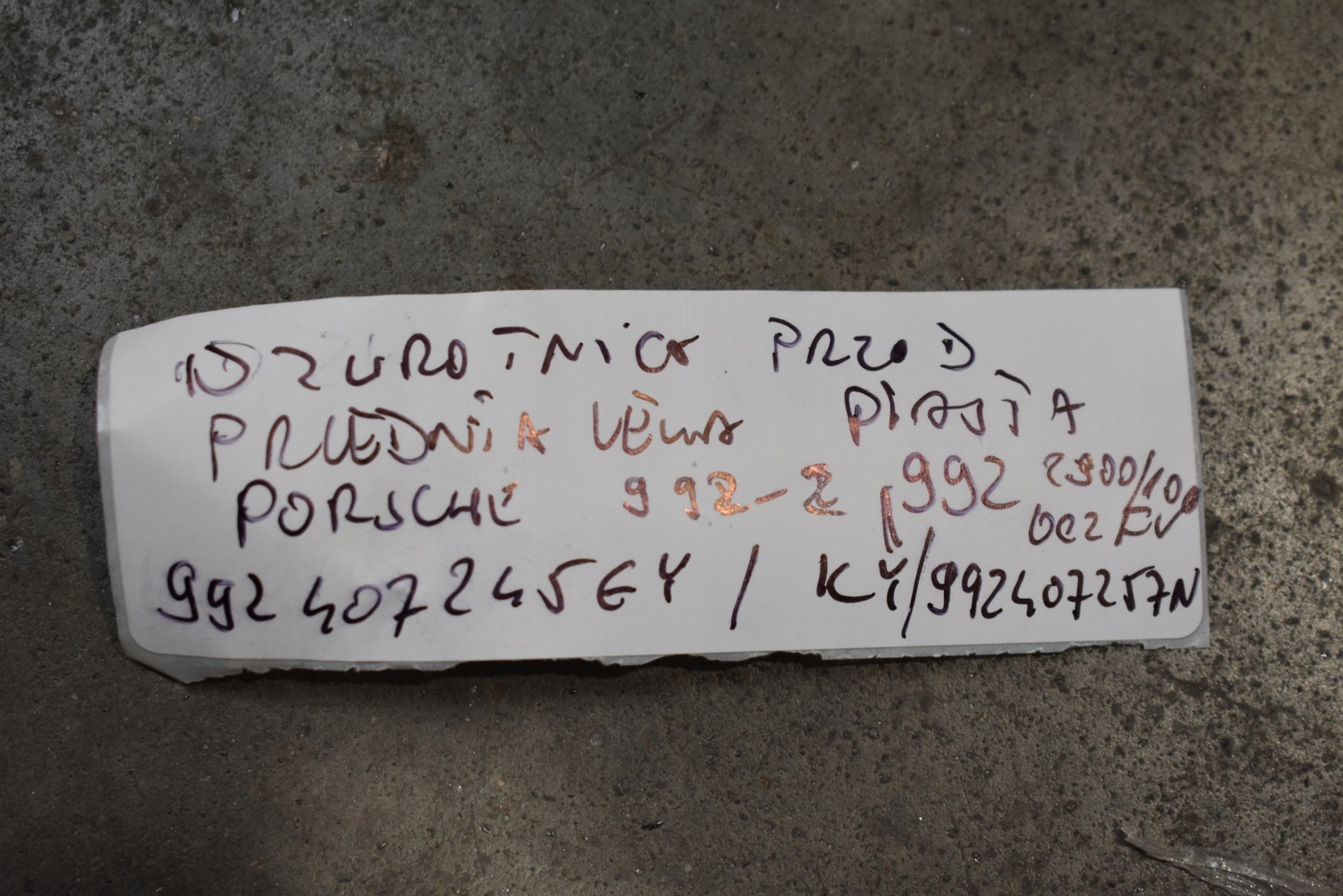 otoč předek přední levá čepu PORSCHE 992-2 992 1