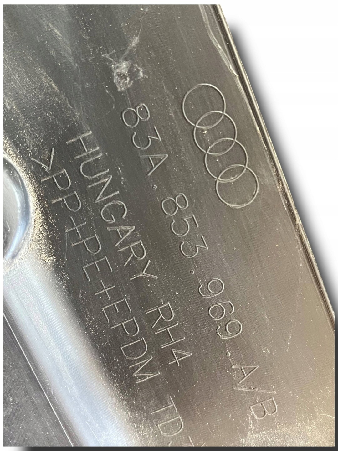 AUDI Q2 moulding door right rear part 81A853970A !J
