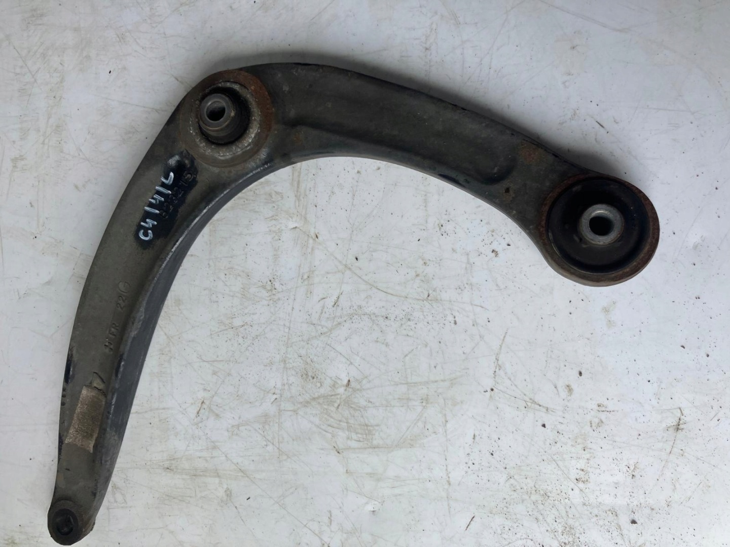 arm left front C4 II B7 1.2 THP 823215