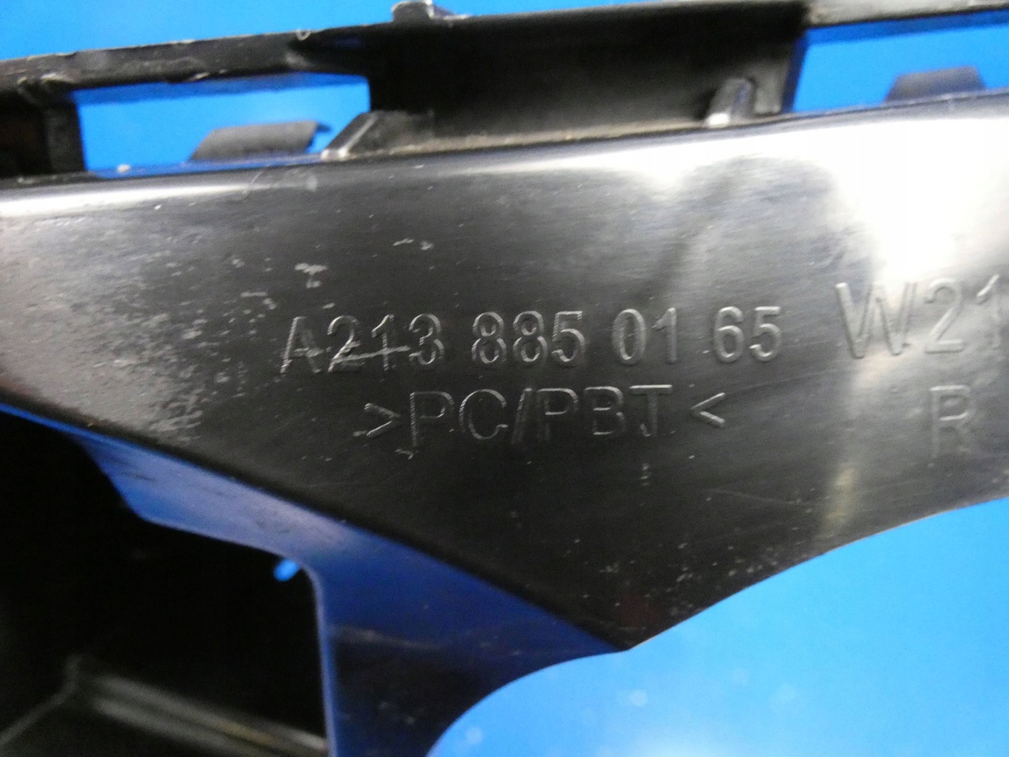 MERCEDES E KLASA W213 Berline Support Support plaque Pare choc Droite Arrière