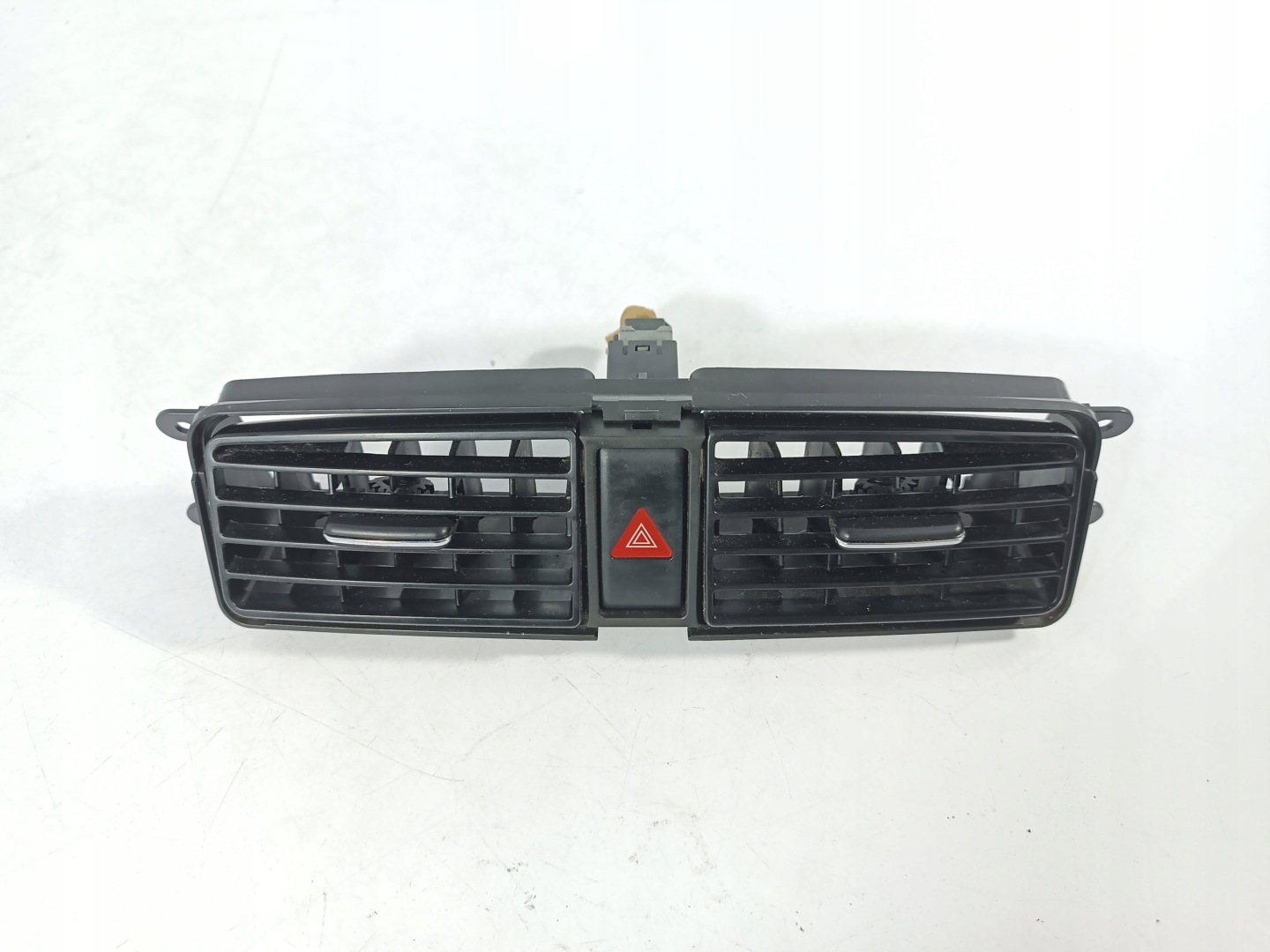 Suzuki Liana grid air conditioning devices air central