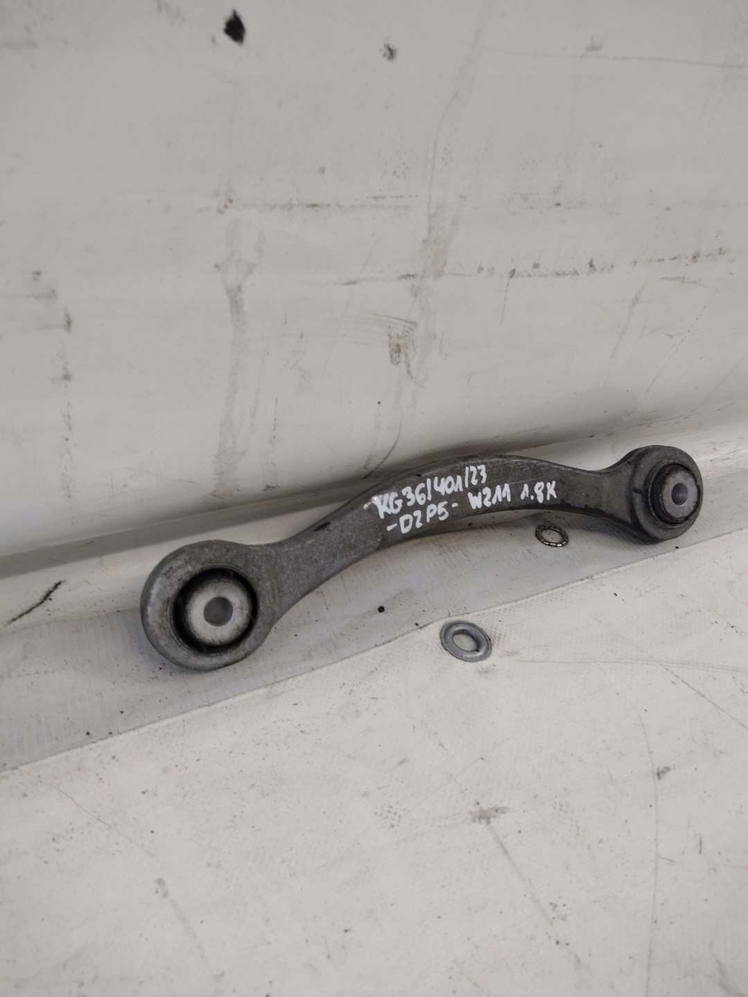 Querlenker heck Mercedes W211 1,8K OE R2303521805