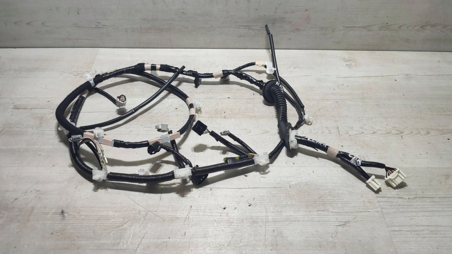 Toyota C-HR and 2019 bundle przewodow of rear bonnet / boot