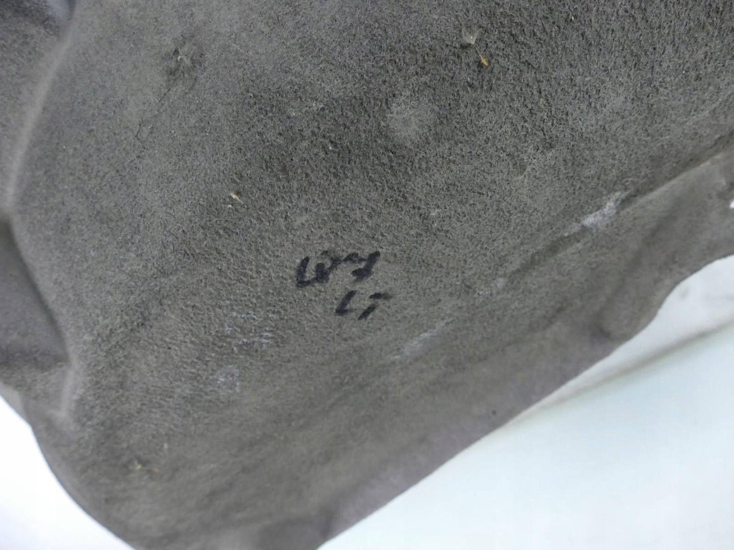 AUDI Q7 4L mudguard left rear part left rear.