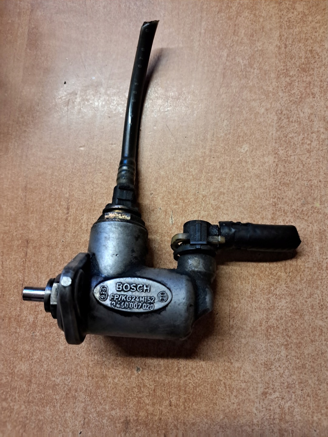 Pompa PODAJACA MERCEDES W124 2,5D 0440007020