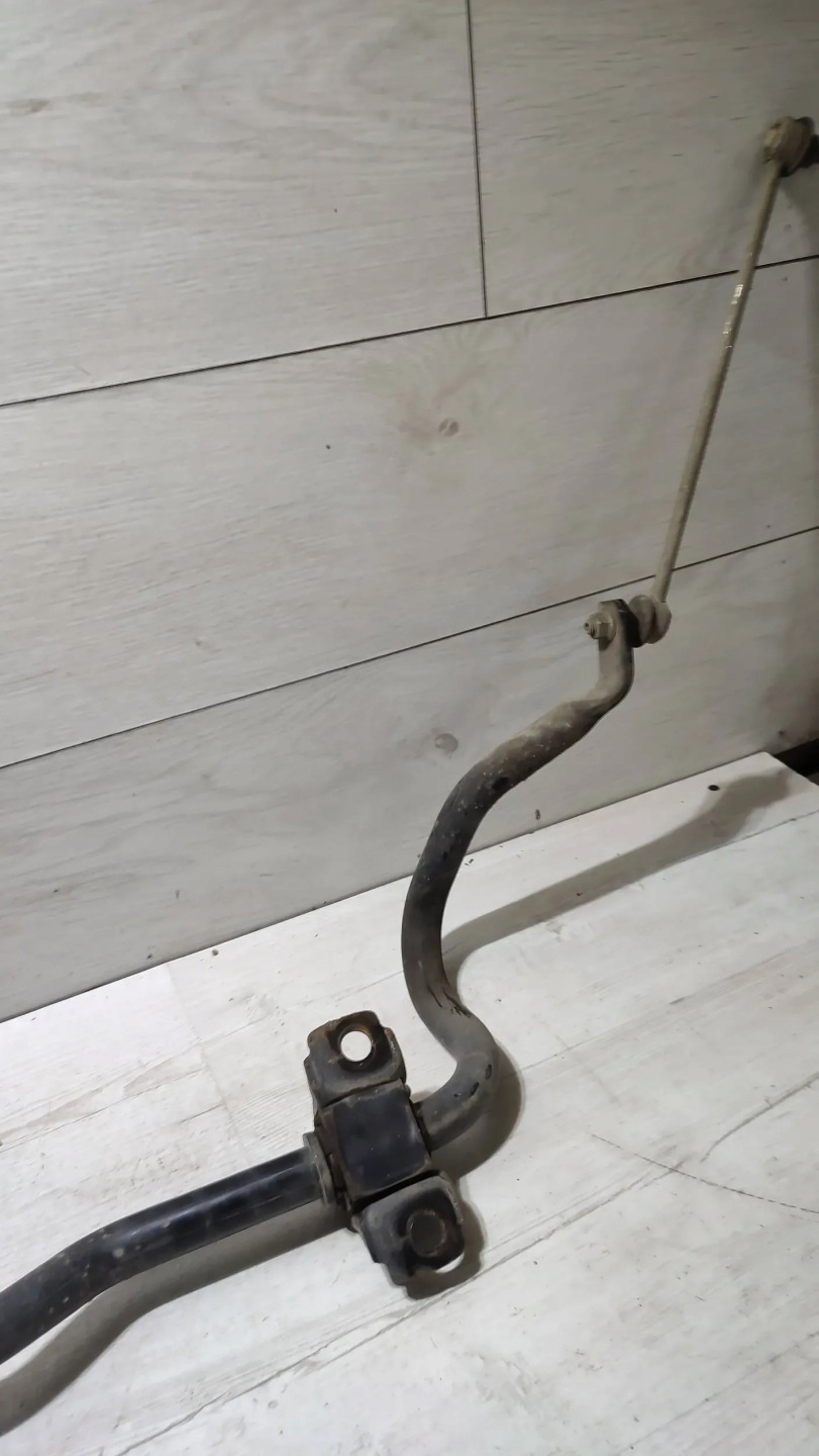 Volvo V40 II 2018r Z of the front stabilizer rod front
