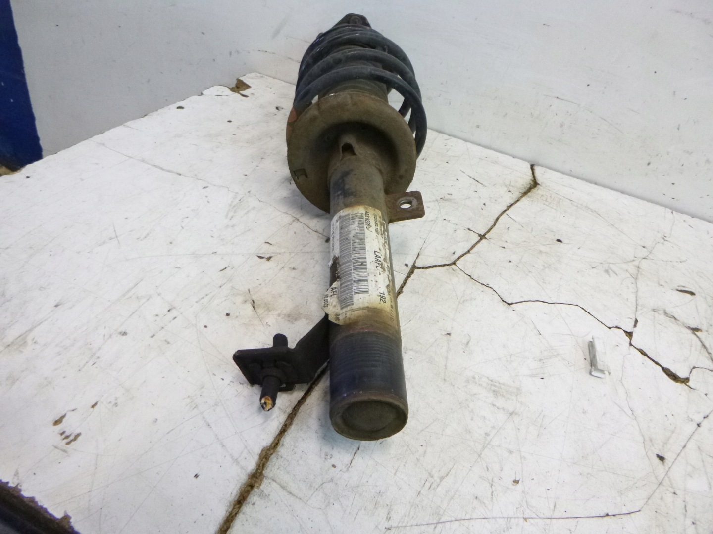 shock absorber front left steering rod MacPhersona Ford Fiesta MK5 2S61-18K001-AF