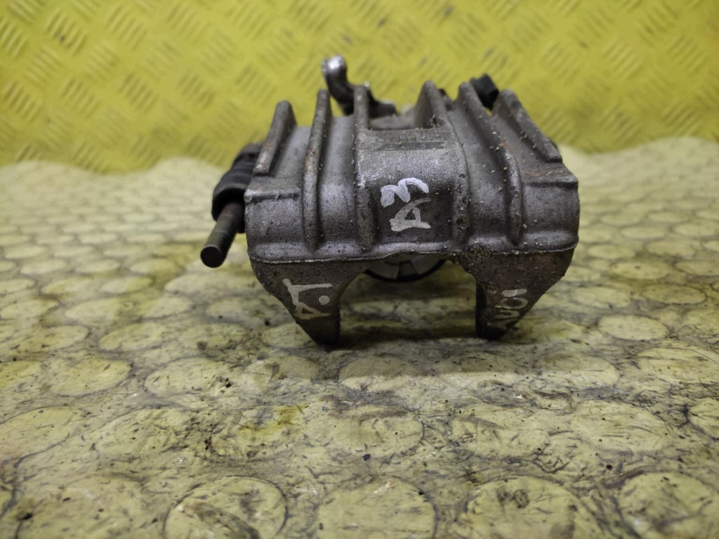 AUDI A3 8L caliper brake right rear part