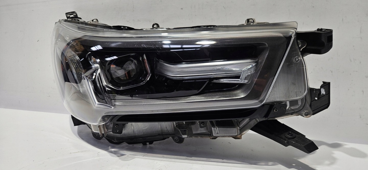 light right front FULL LED TOYOTA HILUX VIII LIFT