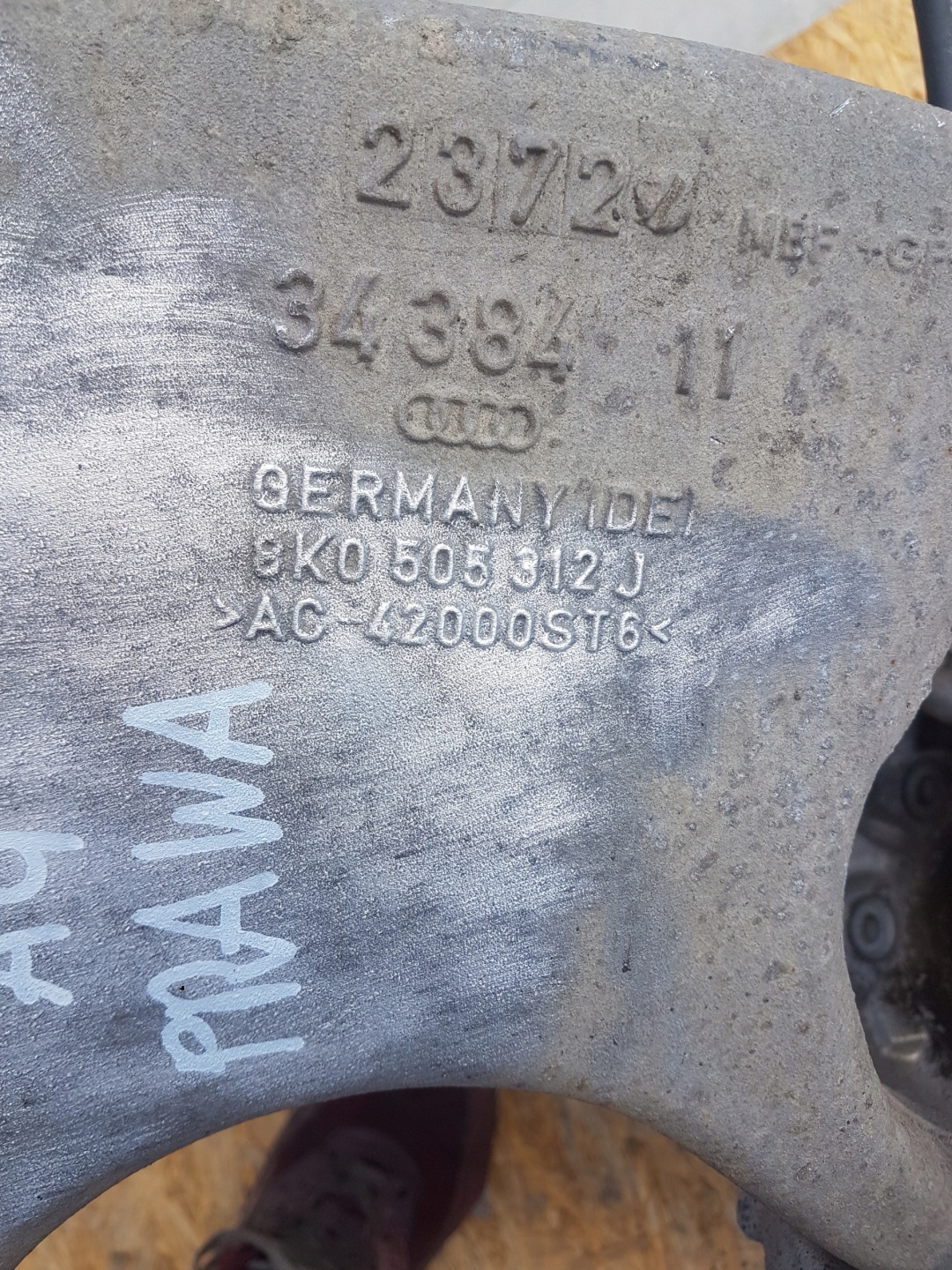 swing right rear part AUDI A4 B8 A5 8K0505312J