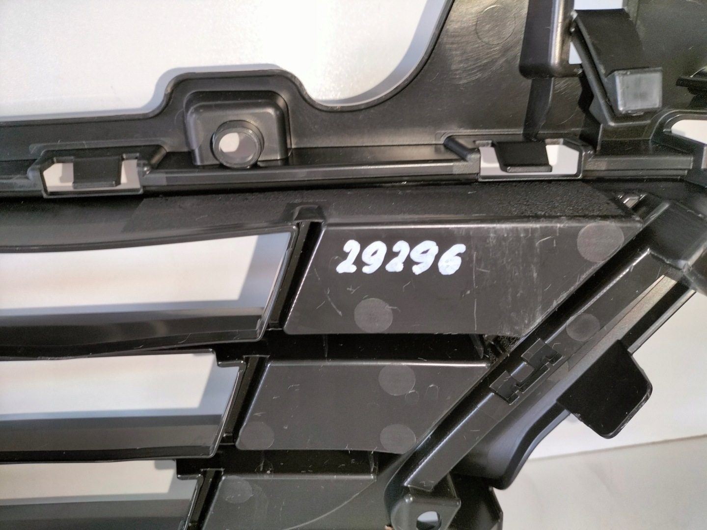 GRILL LÜFTUNGSGITTER DER STOSSSTANGE KIA SPORTAGE 5 V 21- STD