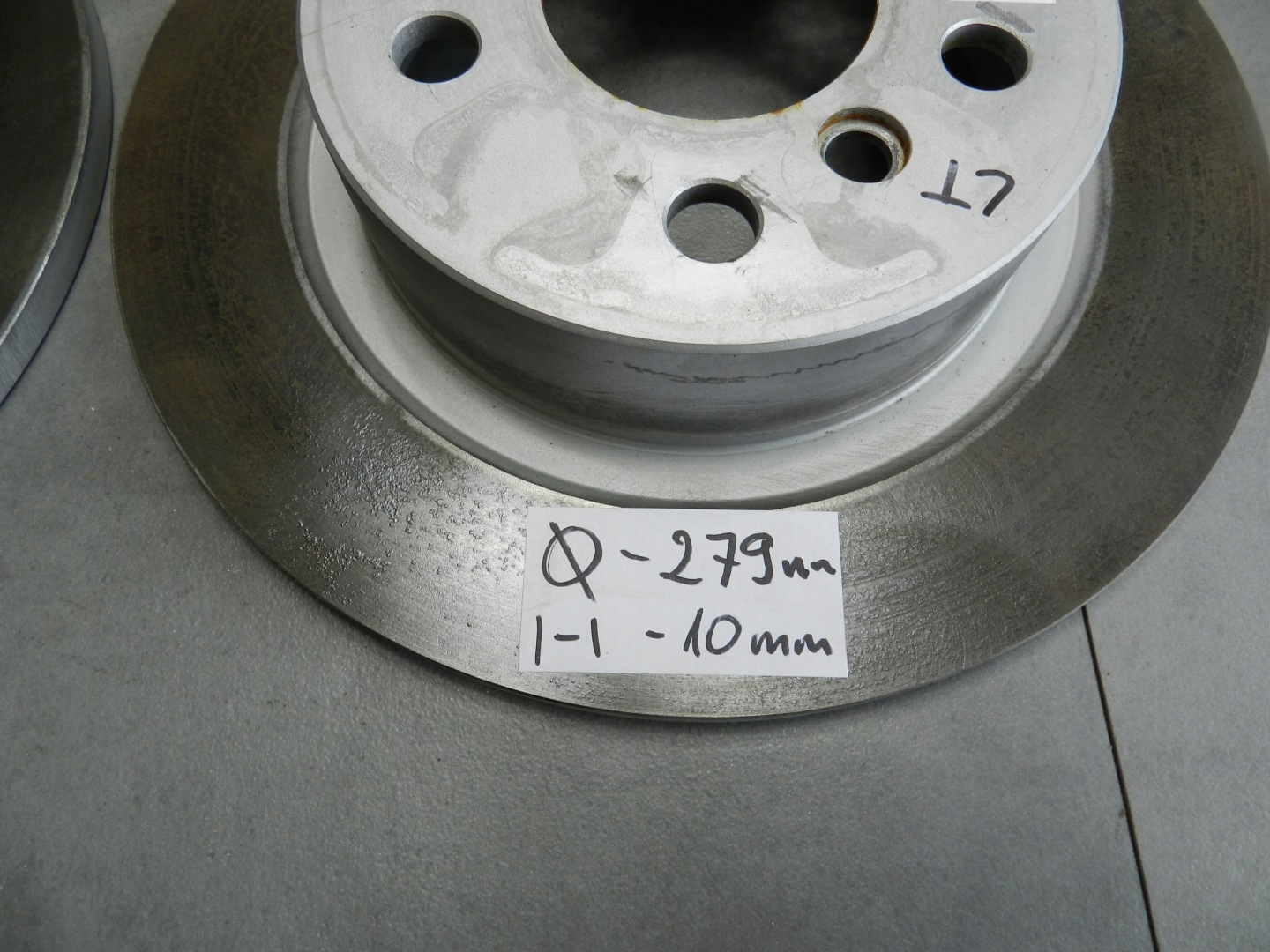 BMW 2 GT F46 218i kotuče plotýnky záď 6799367