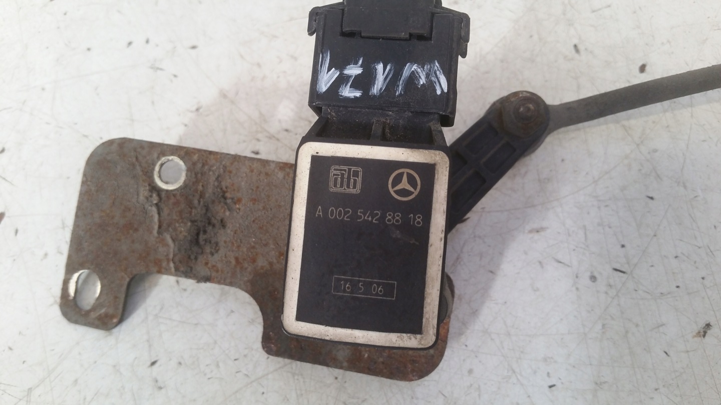 Sensor poziomowania 0025428818 Mercedes W171