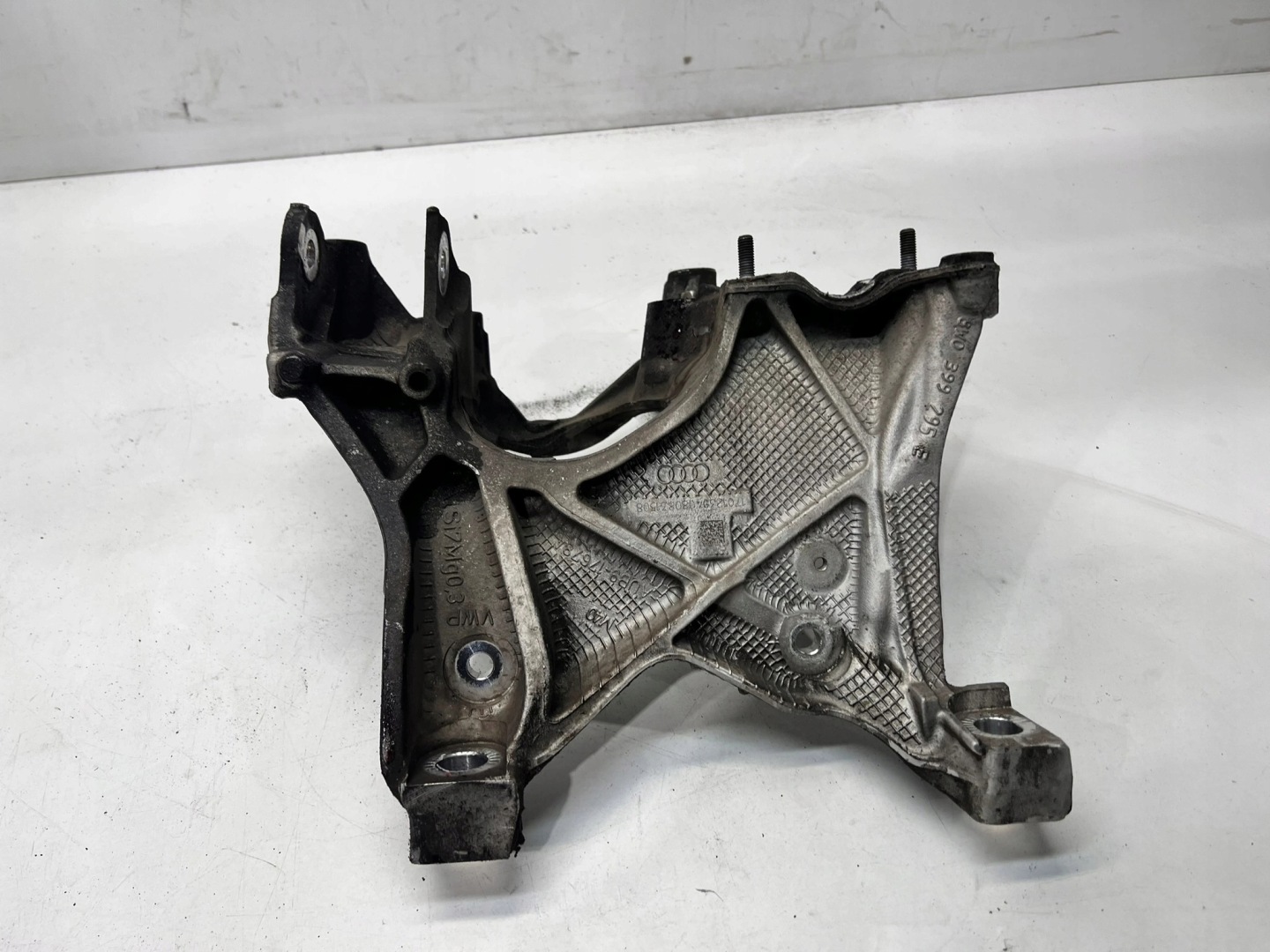 supporto staffa Motore AUDI A4 B9 2.0 TDI 8W0399295E
