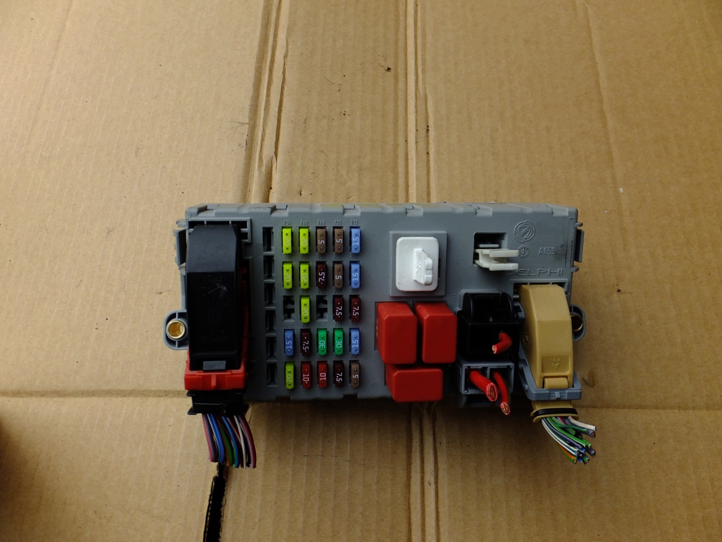 fuse box lancia delta III 1,6 M-jet 51856837
