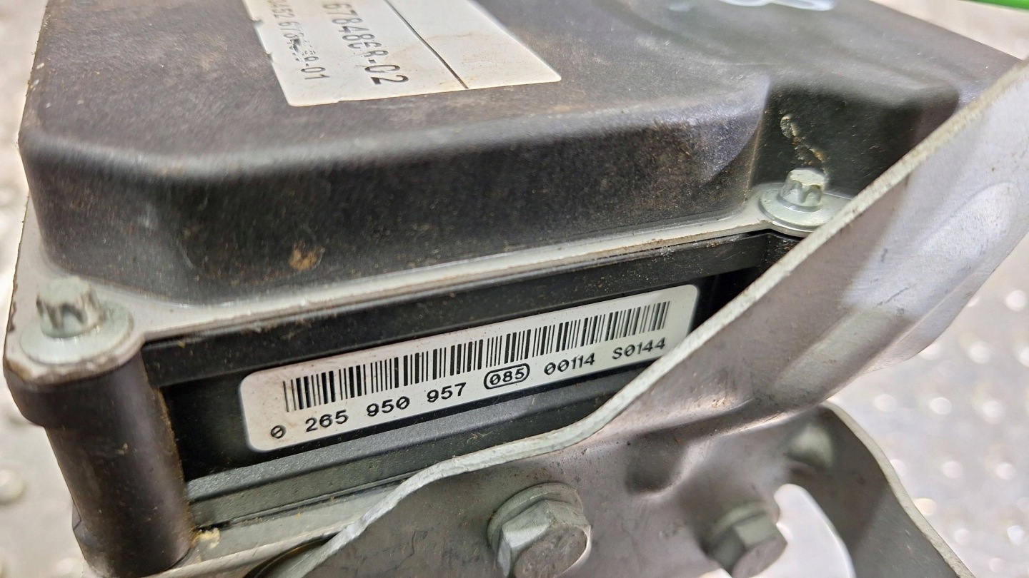 pump control unit ABS 6784868 6784869 BMW E90 E91