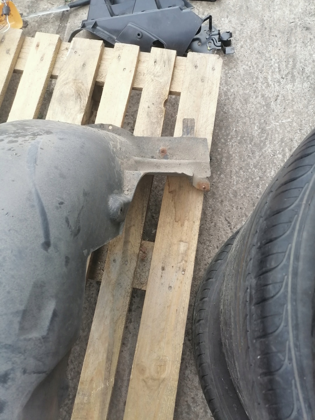 mudguard left rear part rear. left BMW X5 E53 8403059