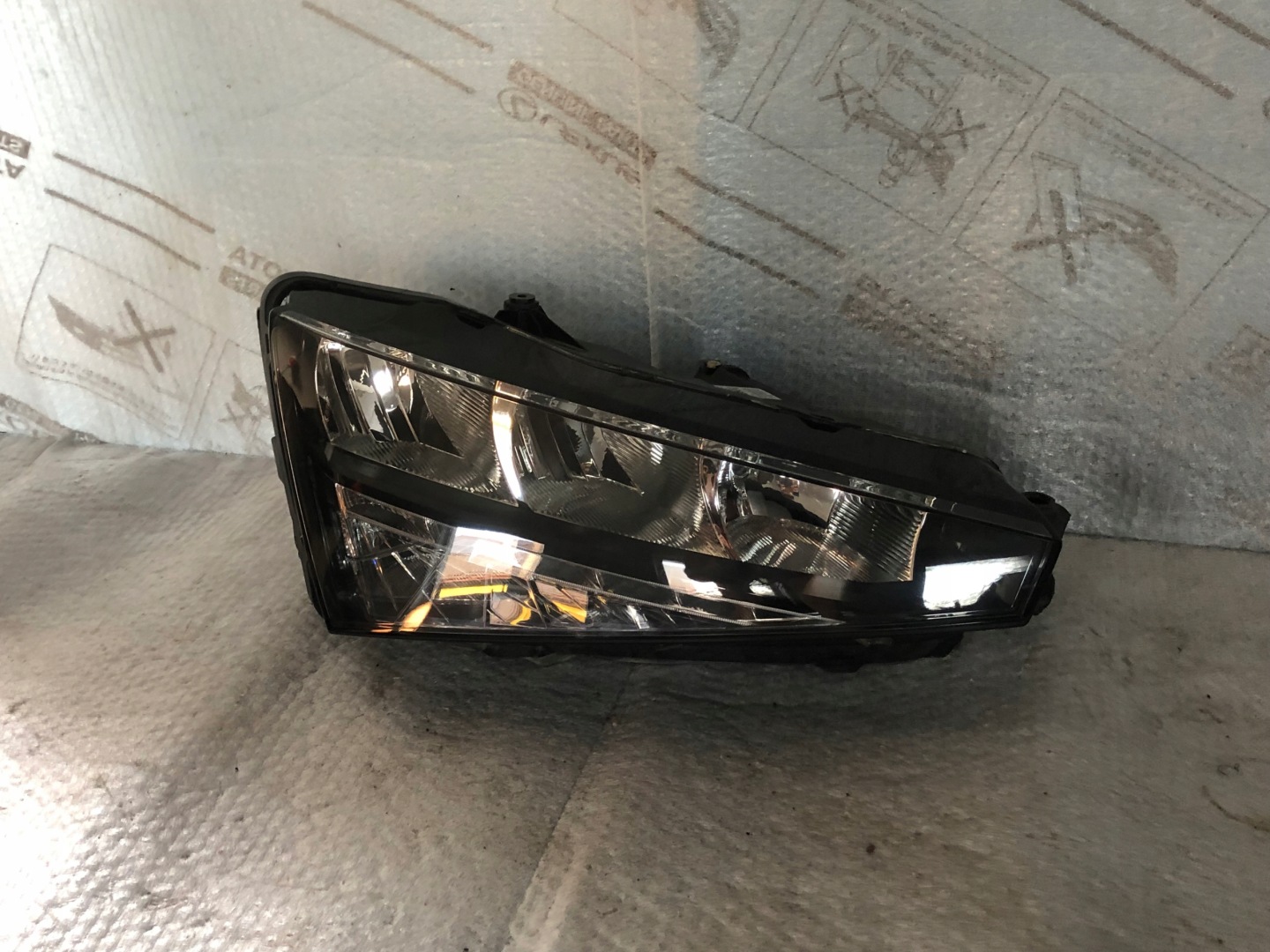 REFLEKTOR Droite SKODA SCALA FULL LED nr.0