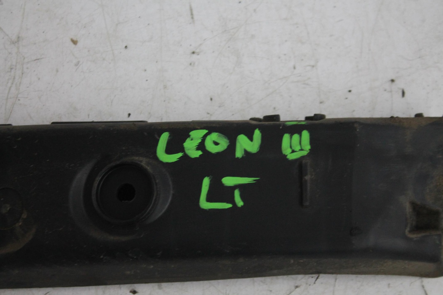 bumper bracket left rear part 5F0807375 SEAT LEON III 5F
