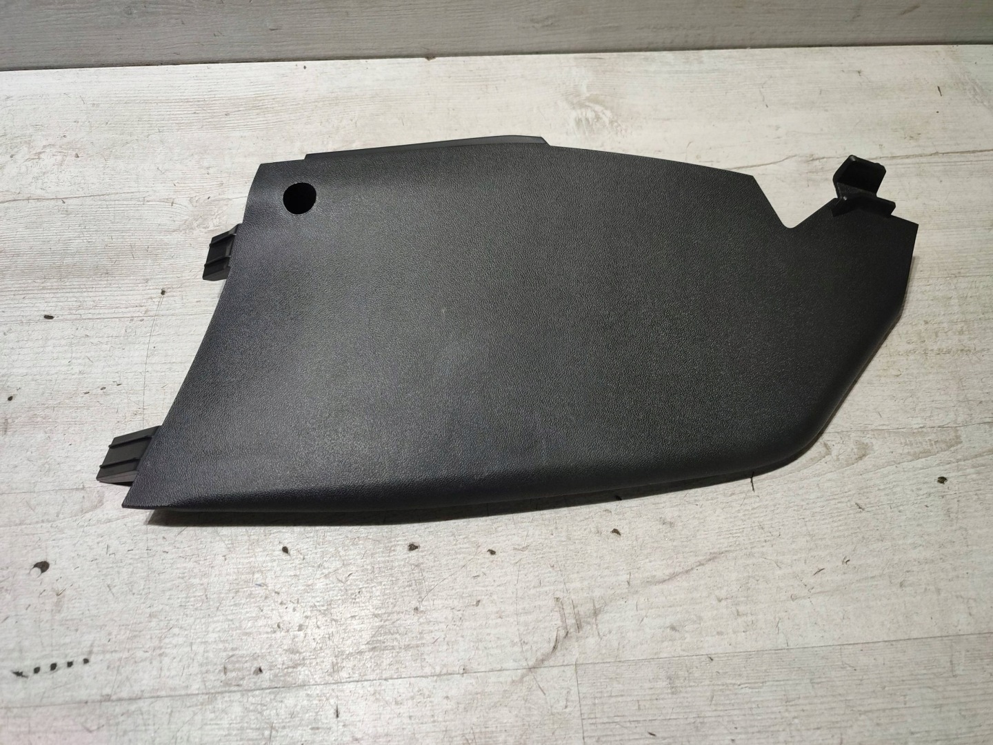 Peugeot 2008 and 2018 front side right dashboard instrument panel side cover