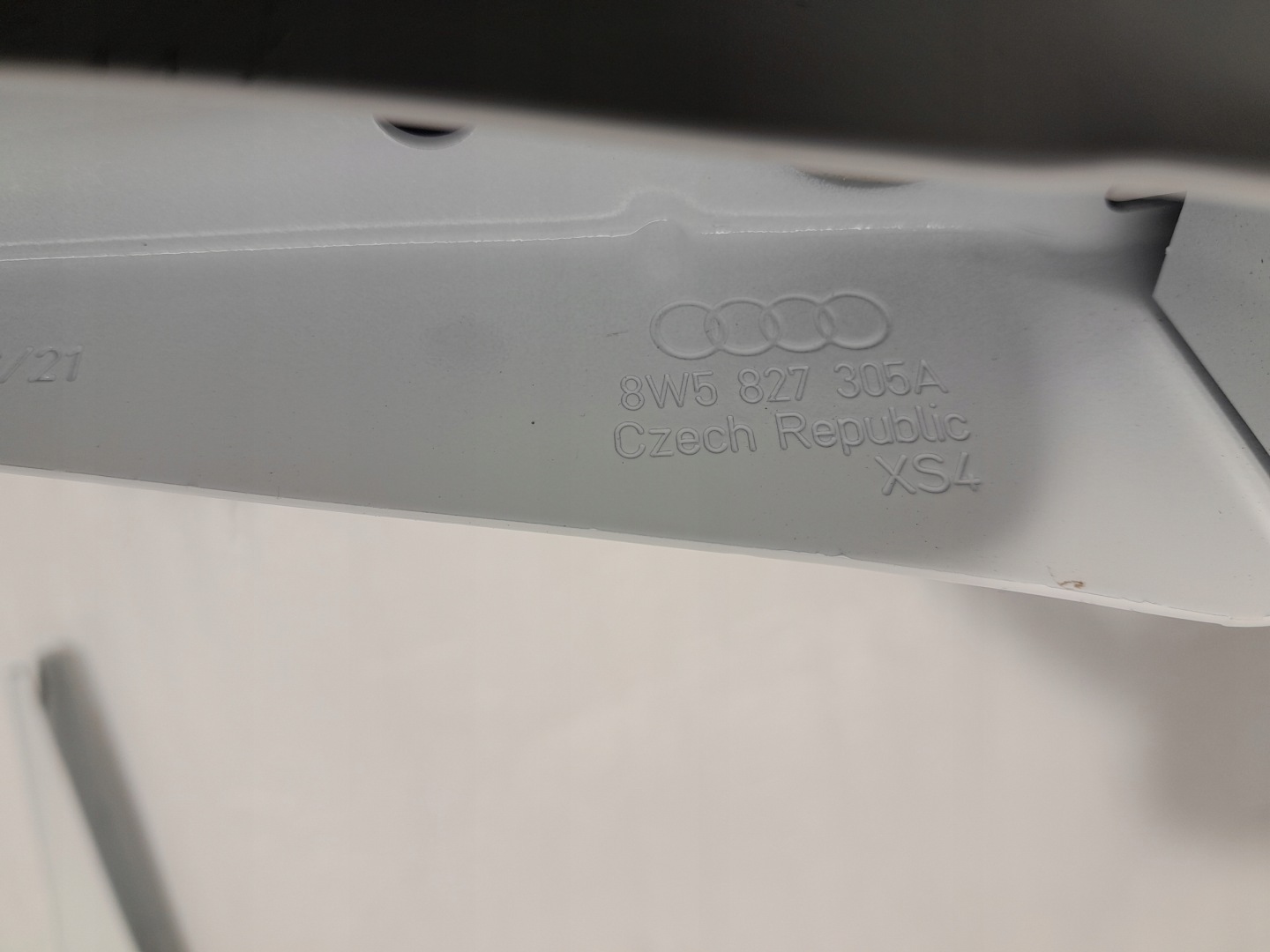 AUDI A4 B9 LIFT hinge bonnet boot 8W5827306A 8W5827305A