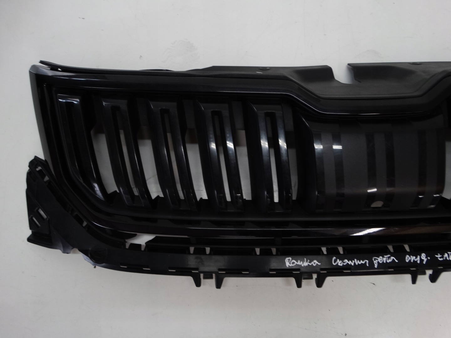 Grille SKODA KODIAQ 565853653A