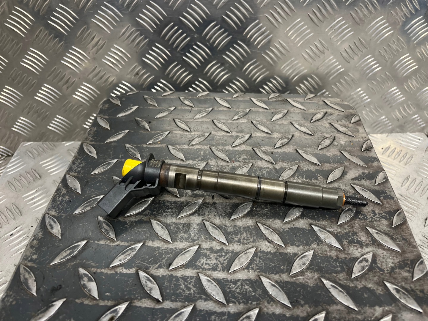 nozzle injector VOLKSWAGEN PHAETON 059130277AH