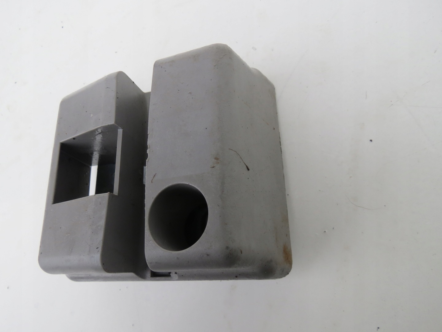Halter SCHODOW SCANIA 124 420R 1538032