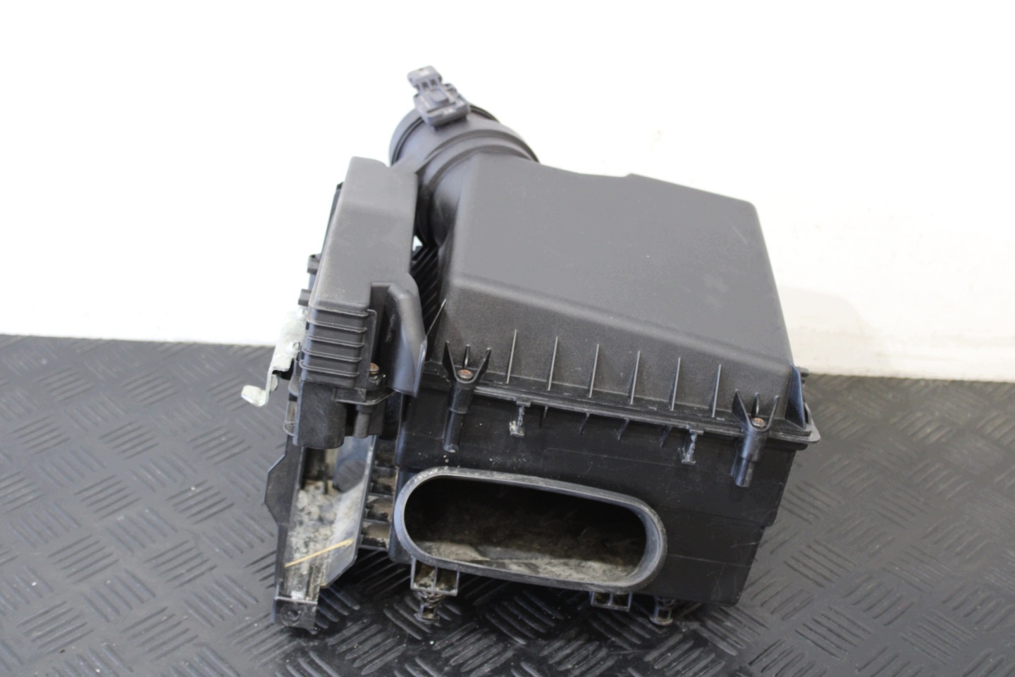 air filter housing A6070900301 MERCEDES B-class W246 LIFT