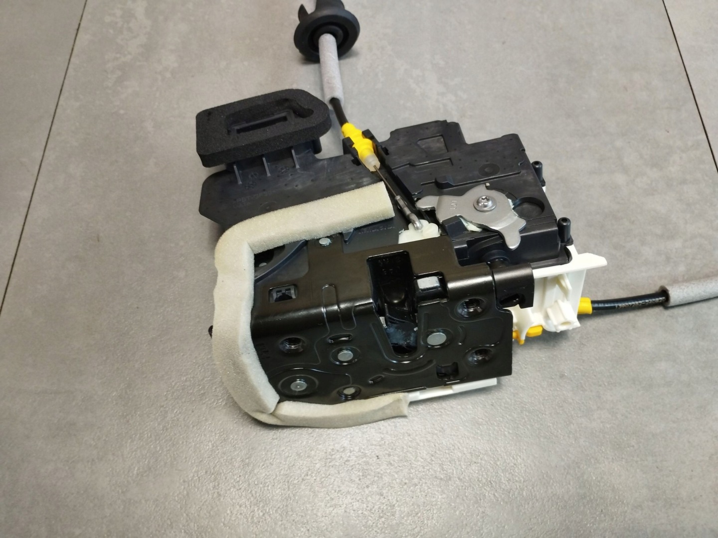 Audi A5 B10 Schloß Tür links vorne 85C837015E