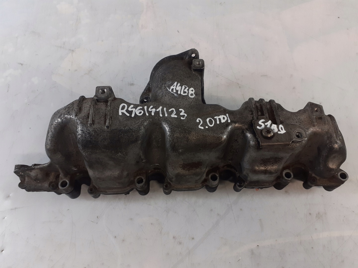 Audi A4 B8 intake manifold 2.0 TDI
