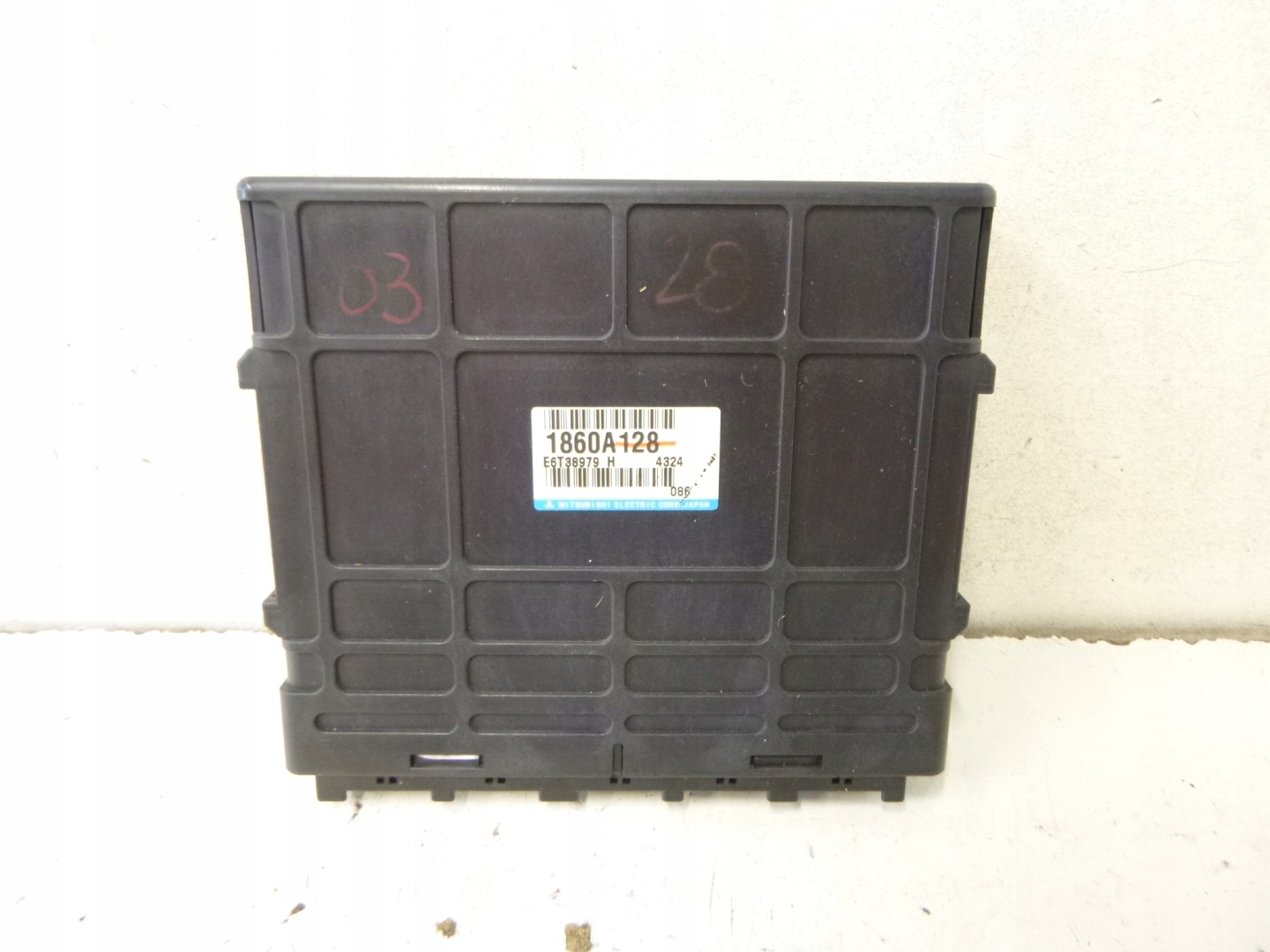 module computer control unit of the engine Mitsubishi Outlander and 2.4 2004r 1860A128