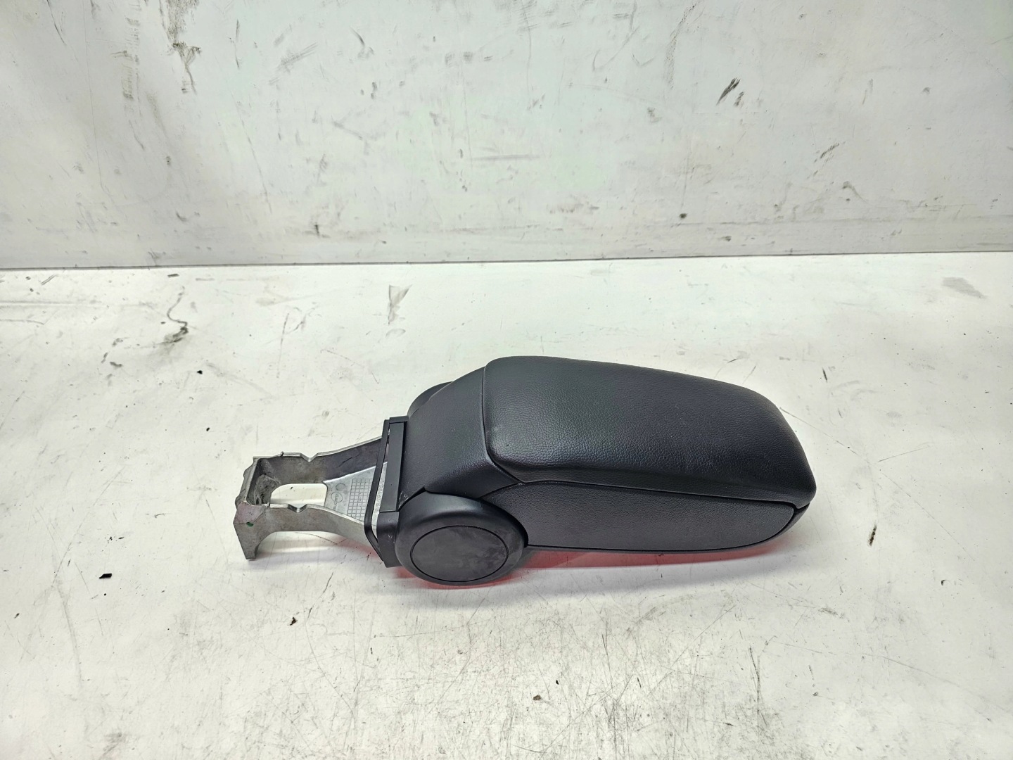 armrest front adjustable AUDI A3 8P 8P0864207B 6PS SOUL