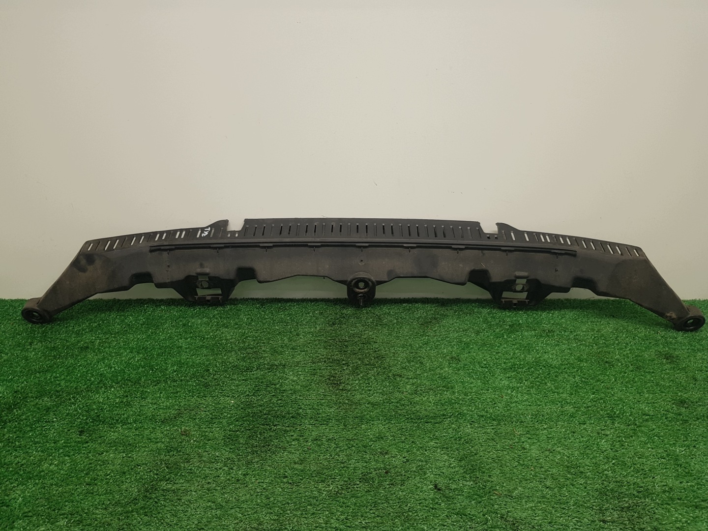 bumper bracket central rear part CITROEN DS-5 9803131880
