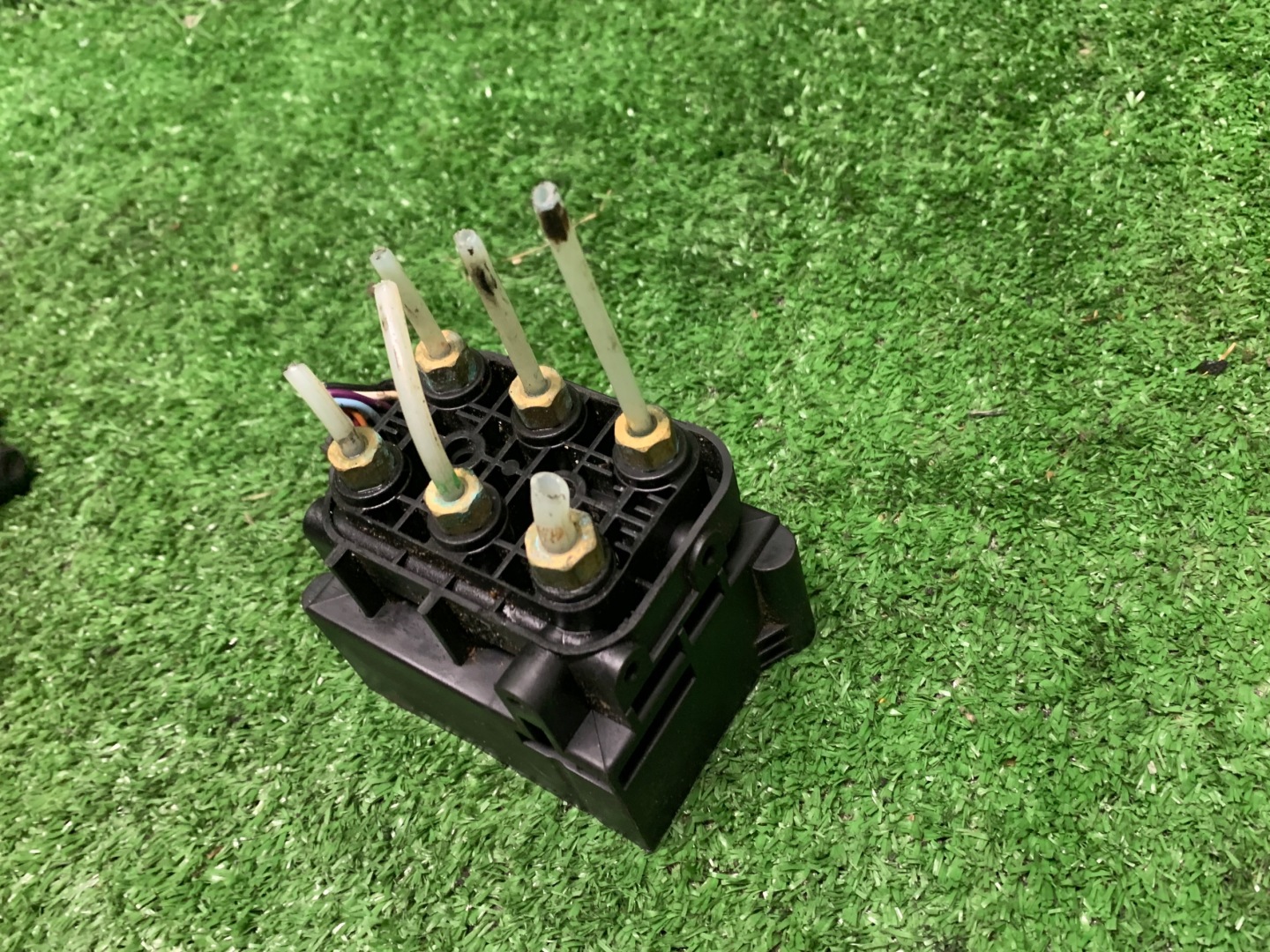 ROZDZIELACZ springing MERCEDES W218 053836090 control unit