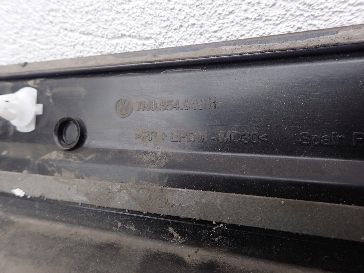 moulding for door left rear. SHARAN 7N0854949H
