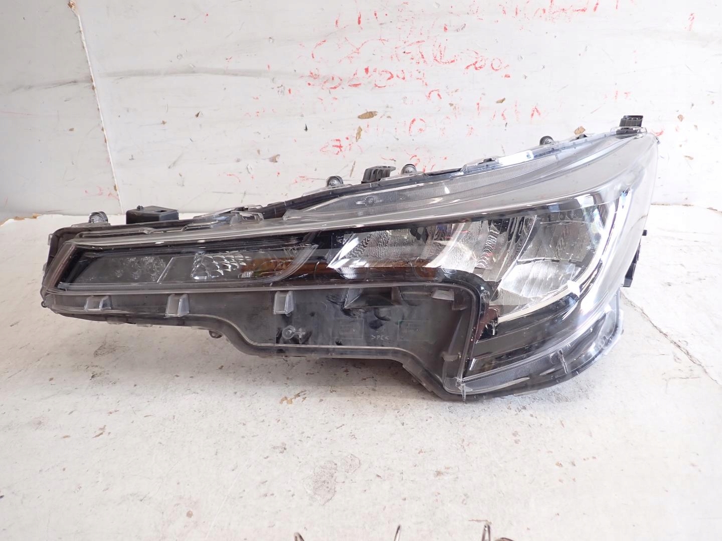 light front left TOYOTA COROLLA E21 2019- FULL LED HB KOMBI 81150-02S60