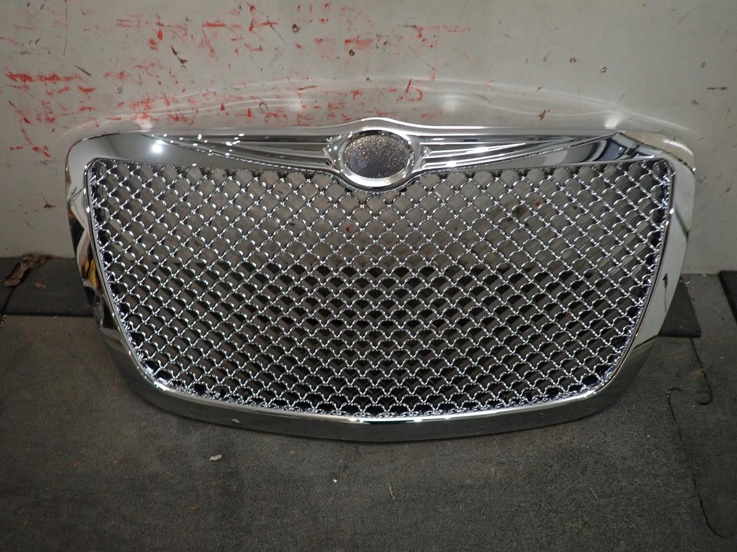 grille CHRYSLER 300C 2004- replacement bentley