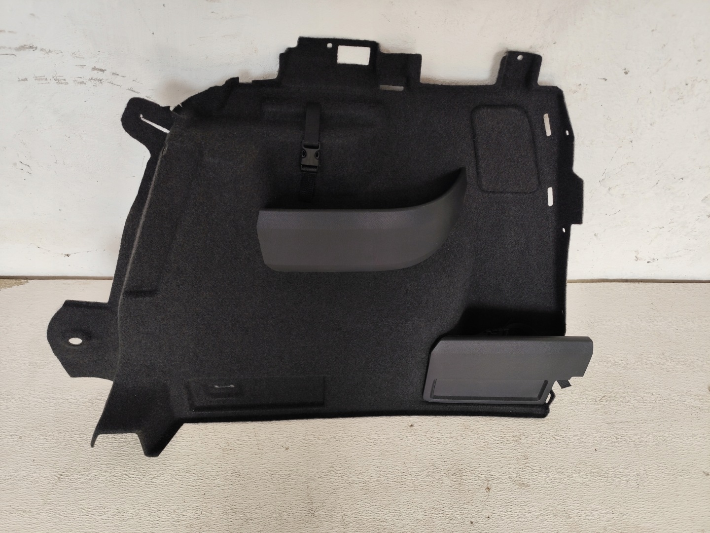 SKODA KAROQ 2024 boot upholstery right