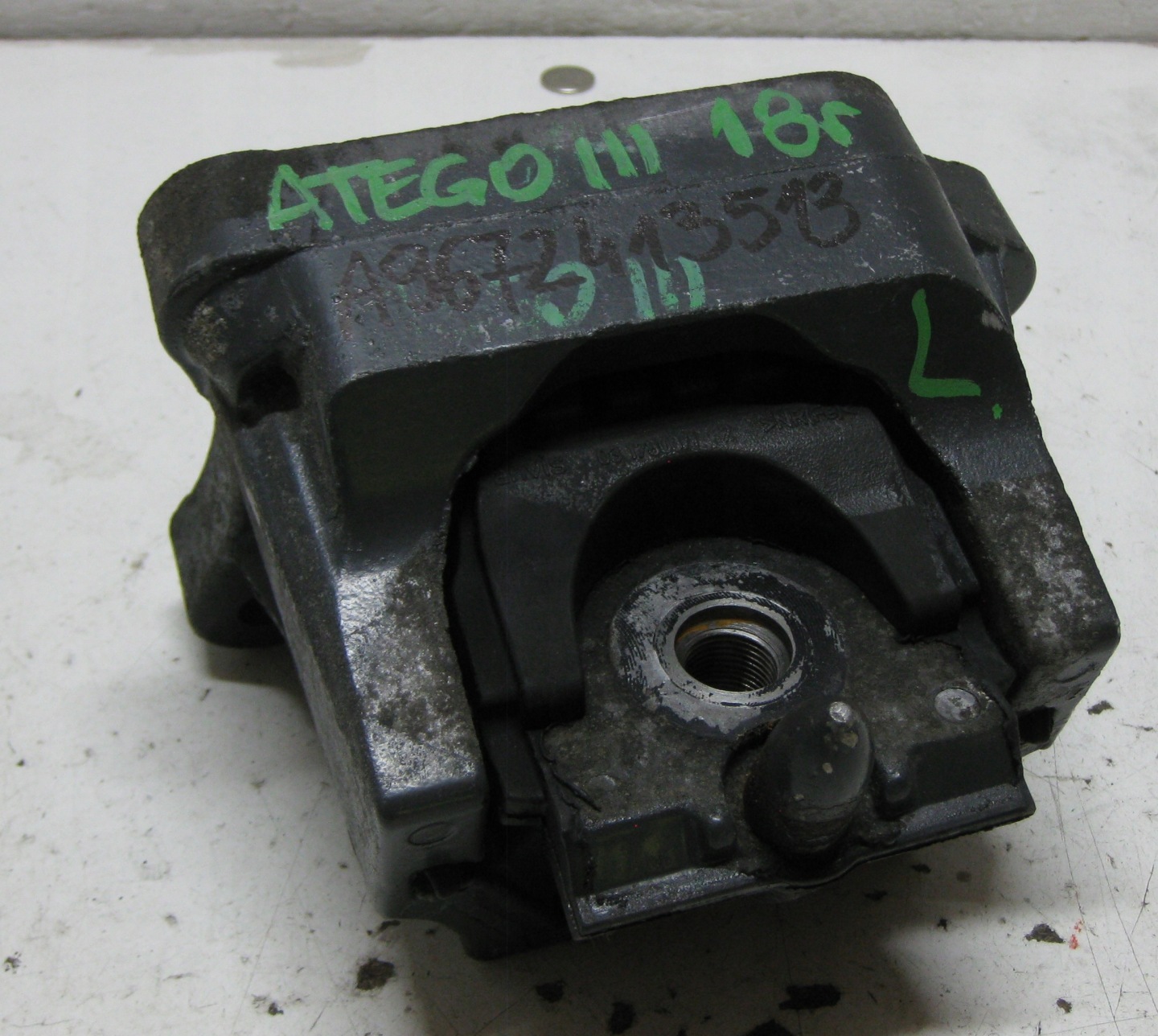 MERCEDES ATEGO 3 818 5.2D 18R engine mount left A9672413513